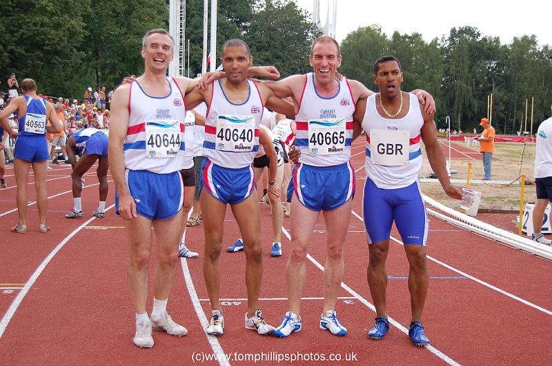 M40 4x400 Team.jpg